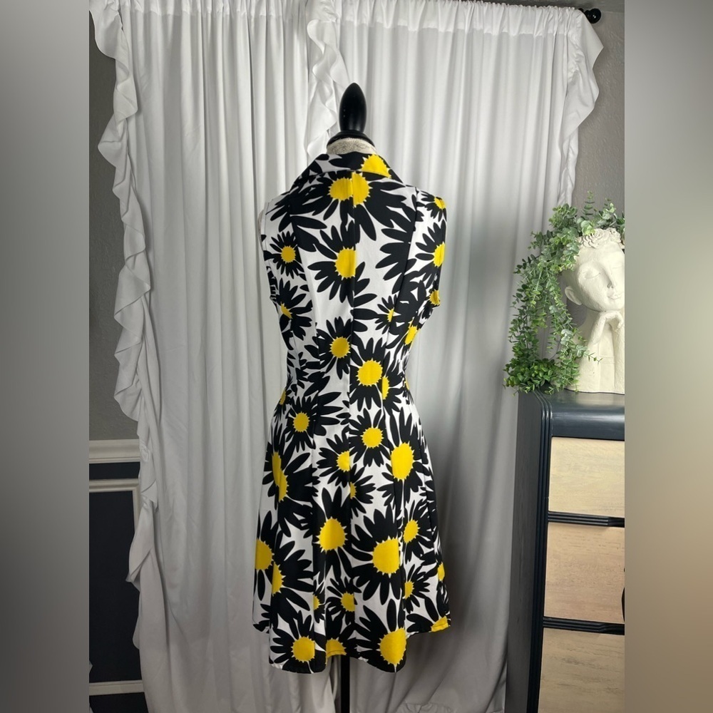 Ronni Nicole Sleeveless Sunflower Dress Size 10 - Picture 3 of 5